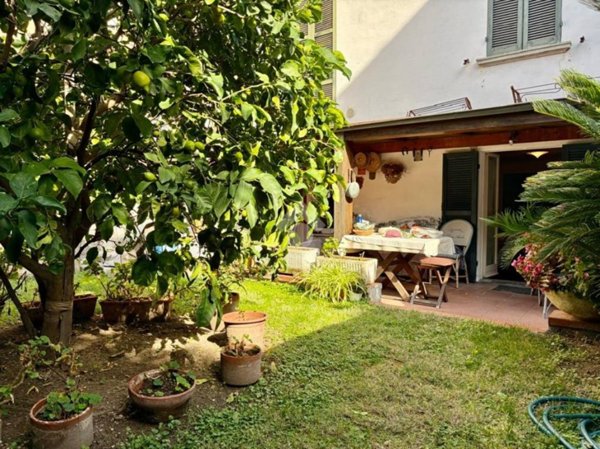 casa indipendente in vendita a Pesaro in zona Mare