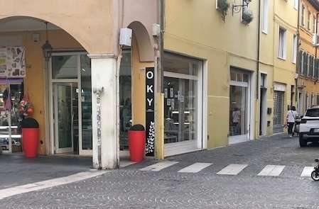 locale commerciale in vendita a Pesaro