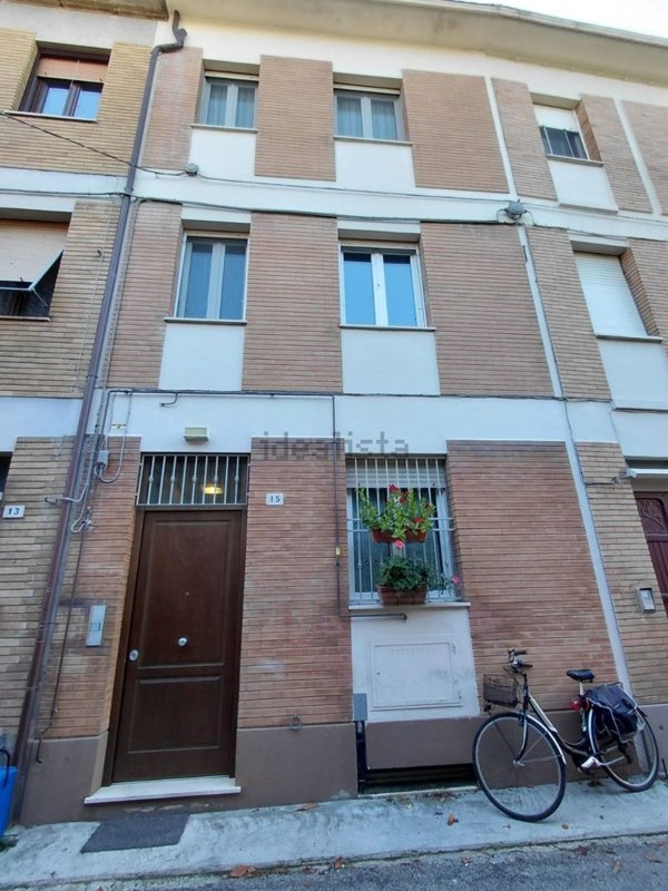 casa indipendente in vendita a Pesaro in zona Mare