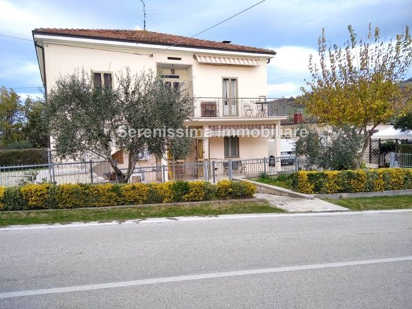 casa indipendente in vendita a Petriano