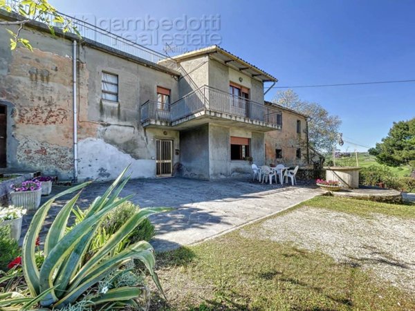 casa indipendente in vendita a Petriano