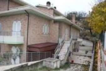 appartamento in vendita a Petriano in zona Gallo