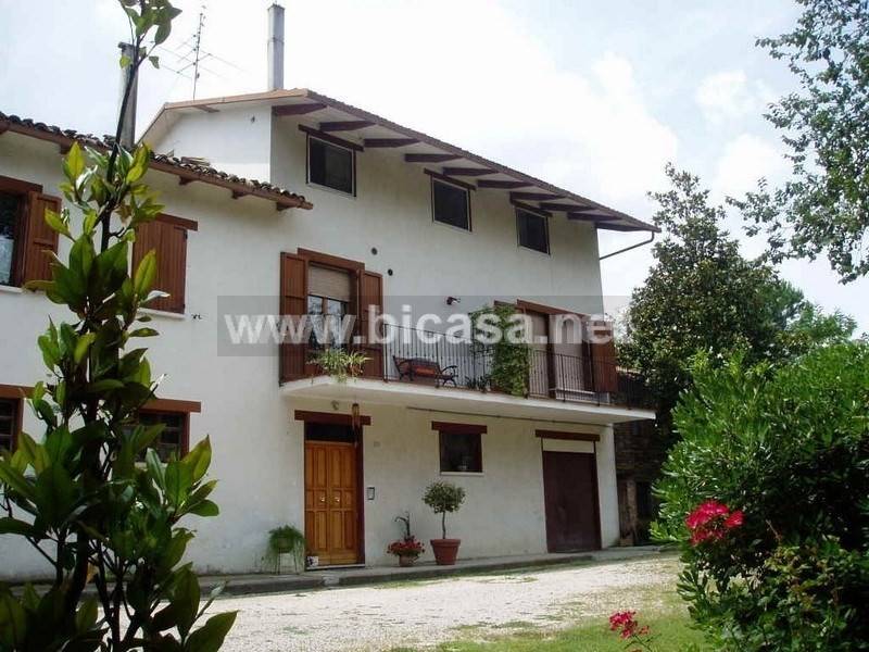 casa indipendente in vendita a Petriano