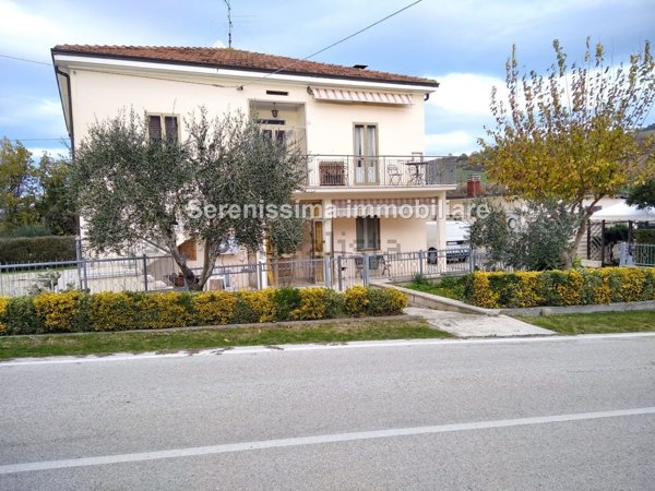 casa indipendente in vendita a Petriano