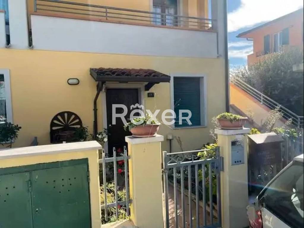 appartamento in vendita a Petriano in zona Gallo