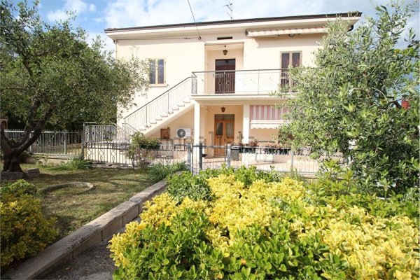 casa indipendente in vendita a Petriano