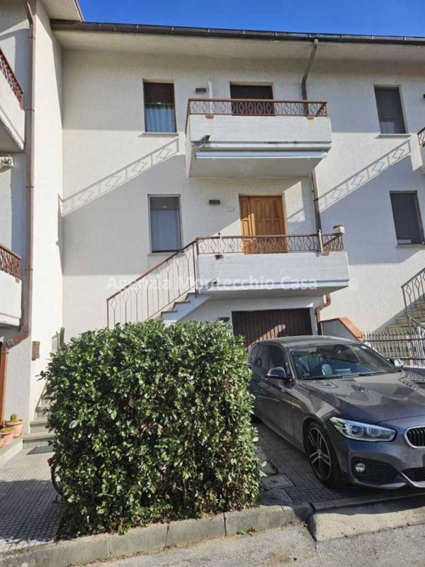 appartamento in vendita a Petriano in zona Gallo
