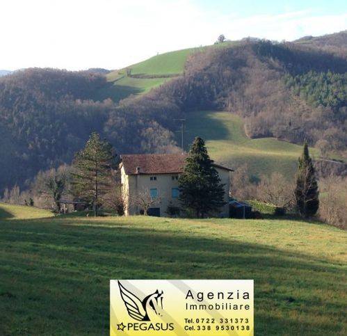 casa indipendente in vendita a Piandimeleto in zona Cavoleto