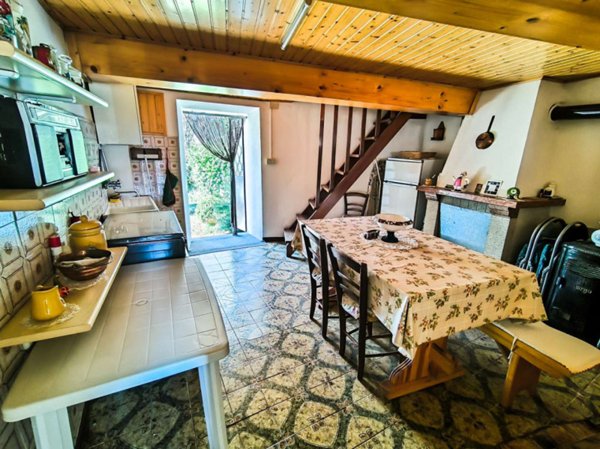 appartamento in vendita a Piandimeleto in zona Cavoleto