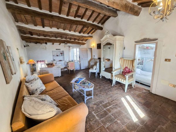 casa indipendente in vendita a Piandimeleto in zona Cavoleto