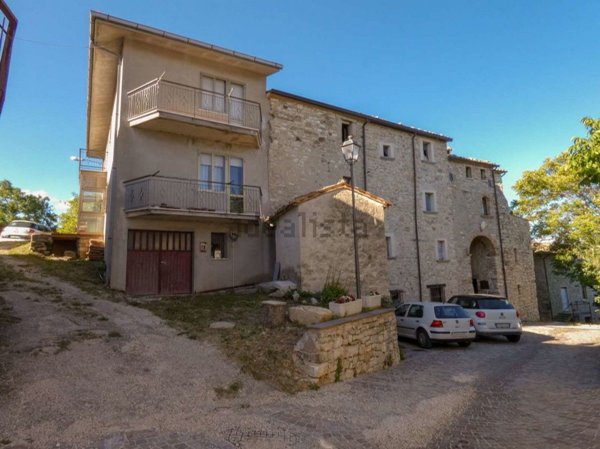 appartamento in vendita a Piandimeleto in zona San Sisto