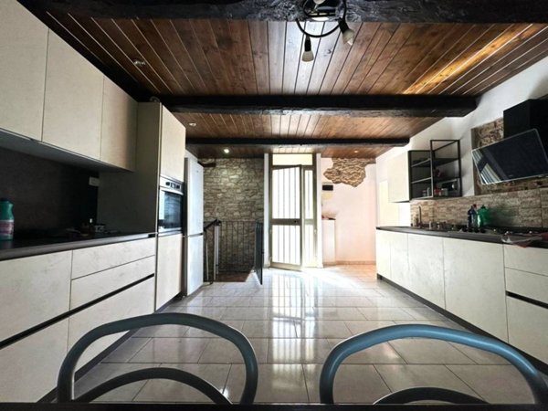 intera palazzina in vendita a Piandimeleto