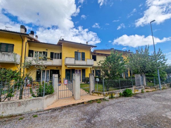 casa indipendente in vendita a Piandimeleto