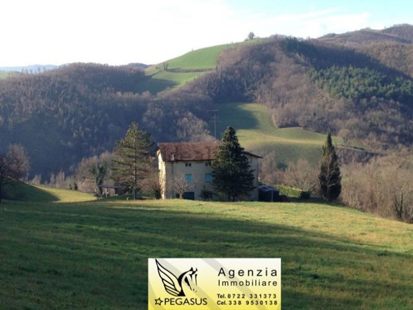 casa indipendente in vendita a Piandimeleto in zona Cavoleto