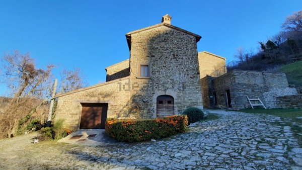 casale in vendita a Pietrarubbia