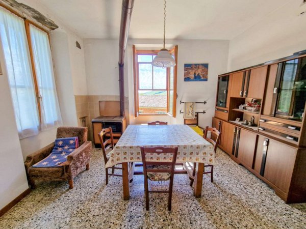 casa indipendente in vendita a Pietrarubbia in zona Mercato Vecchio
