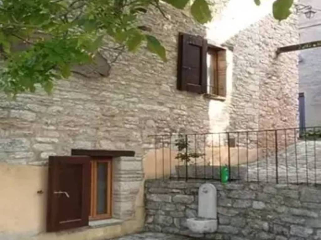 appartamento in vendita a Piobbico in zona Piano