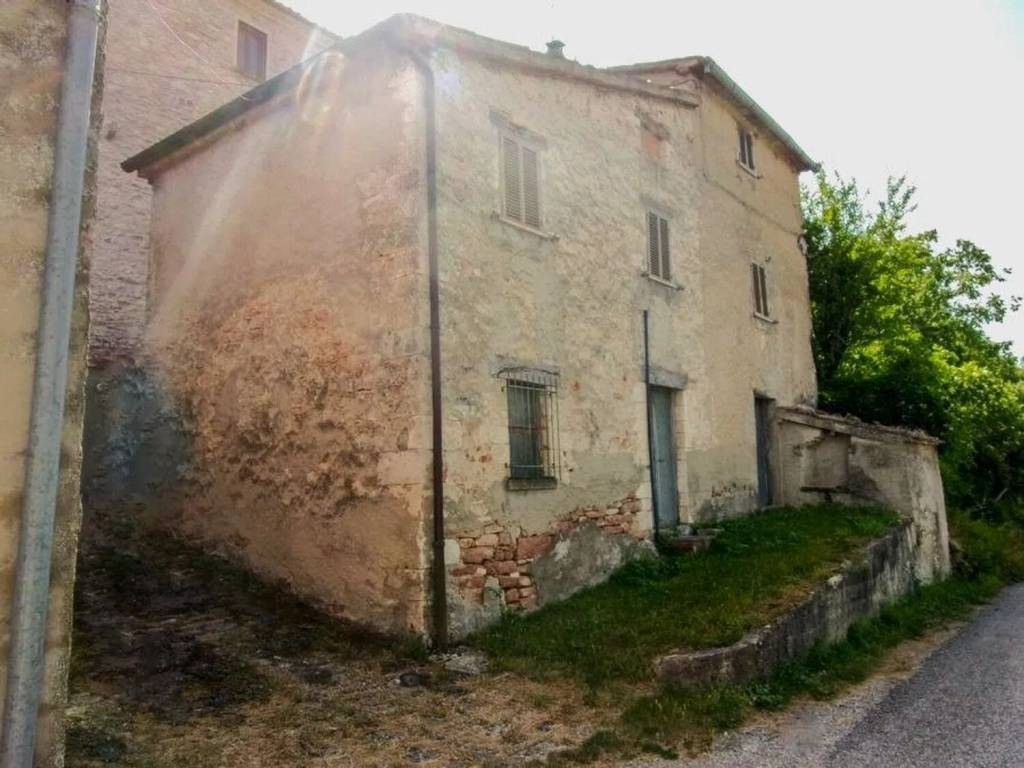 casa indipendente in vendita a Piobbico
