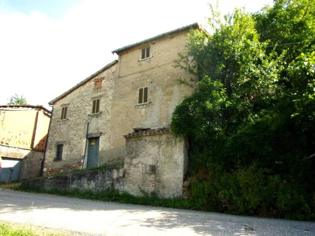 casa indipendente in vendita a Piobbico