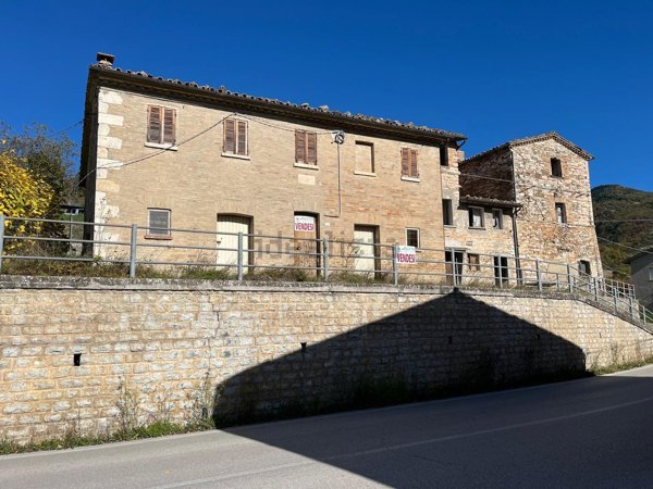 casa indipendente in vendita a Piobbico in zona Piano
