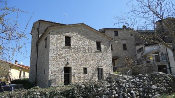 casale in vendita a Piobbico