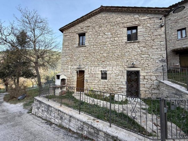 appartamento in vendita a Piobbico in zona Piano