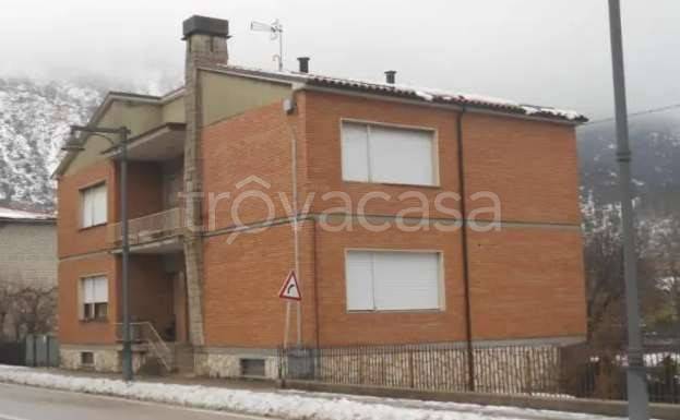 appartamento in vendita a Piobbico in zona Piano