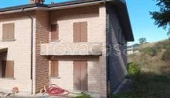 casa indipendente in vendita a Piobbico in zona Piano