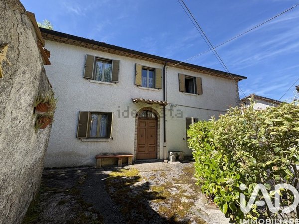 casa indipendente in vendita a Piobbico in zona Acquanera