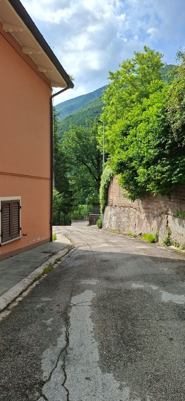 appartamento in vendita a Piobbico in zona Piano
