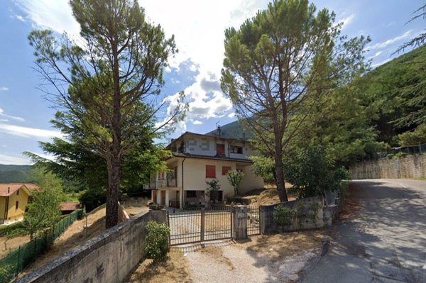 casa indipendente in vendita a Piobbico in zona Piano