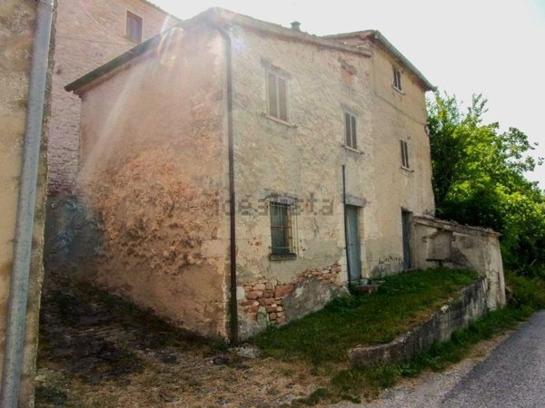 casa indipendente in vendita a Piobbico