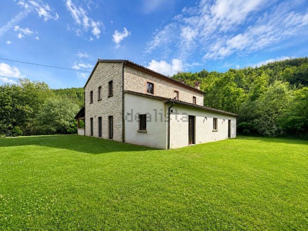 casa indipendente in vendita a Piobbico in zona Piano