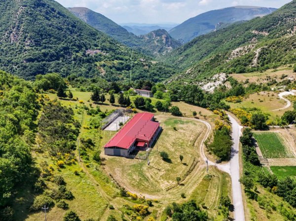 casa indipendente in vendita a Piobbico in zona Piano