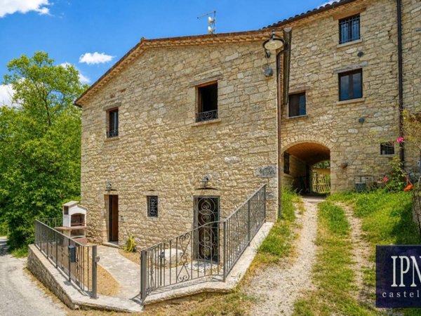 appartamento in vendita a Piobbico in zona Piano