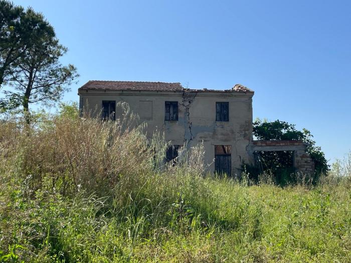 casa indipendente in vendita a San Costanzo in zona Stacciola