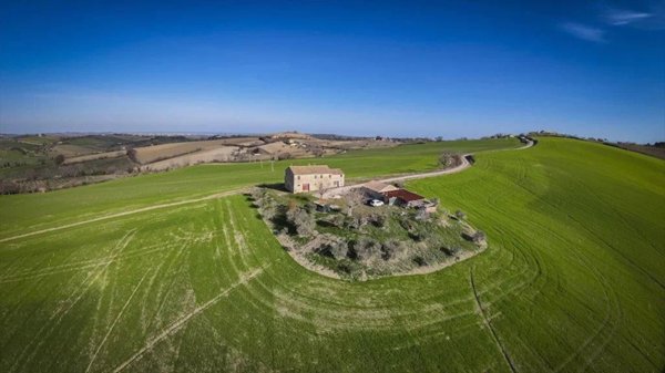 casale in vendita a San Costanzo