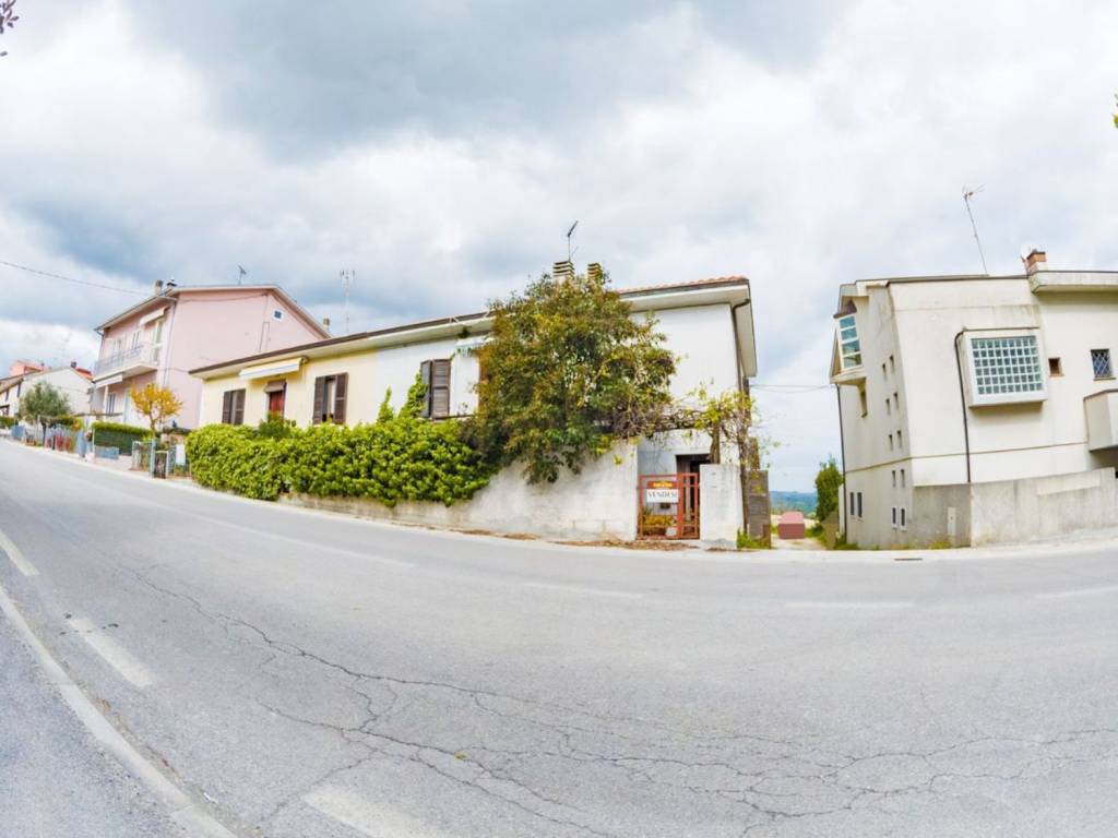 casa indipendente in vendita a San Costanzo