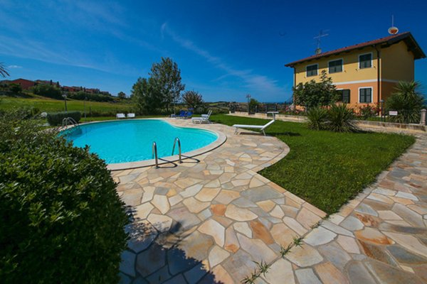 casa indipendente in vendita a San Costanzo