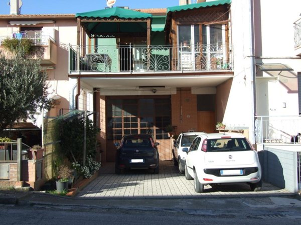 casa indipendente in vendita a San Costanzo