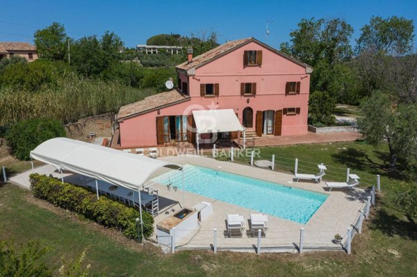 casa indipendente in vendita a San Costanzo in zona Stacciola