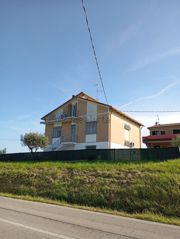 casa indipendente in vendita a San Costanzo