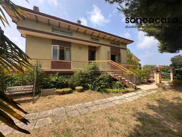 casa indipendente in vendita a San Costanzo