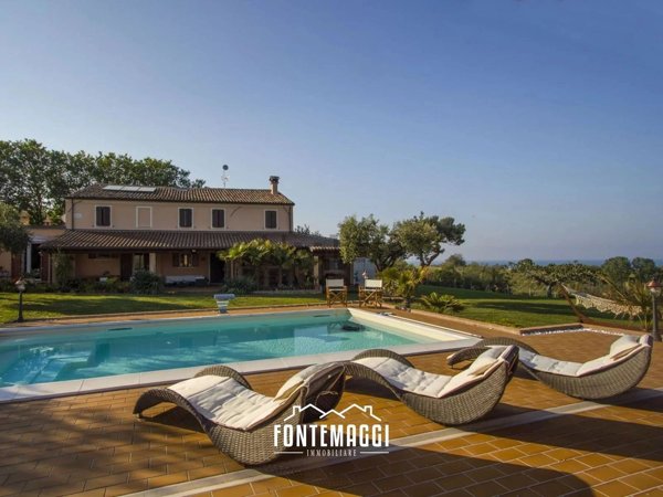 casa indipendente in vendita a San Costanzo