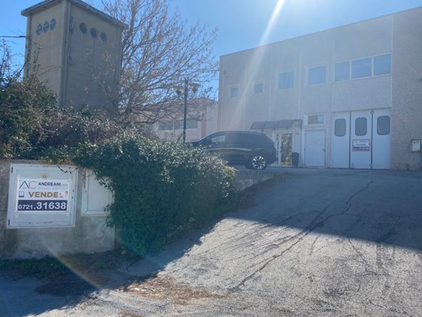 ufficio in vendita a San Costanzo