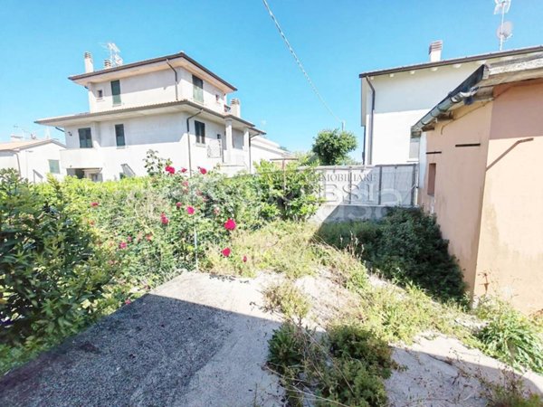 casa indipendente in vendita a San Costanzo