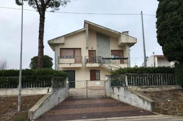 casa indipendente in vendita a San Costanzo