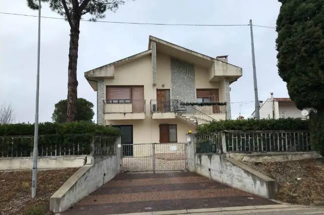 casa indipendente in vendita a San Costanzo