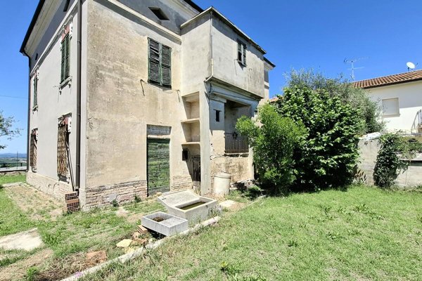 casa indipendente in vendita a San Costanzo