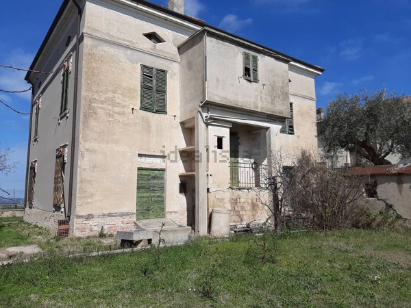 casa indipendente in vendita a San Costanzo